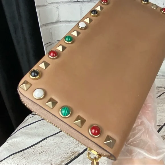 Valentino Rockstud zippy zip-around leather wallet - Picture 3 of 16